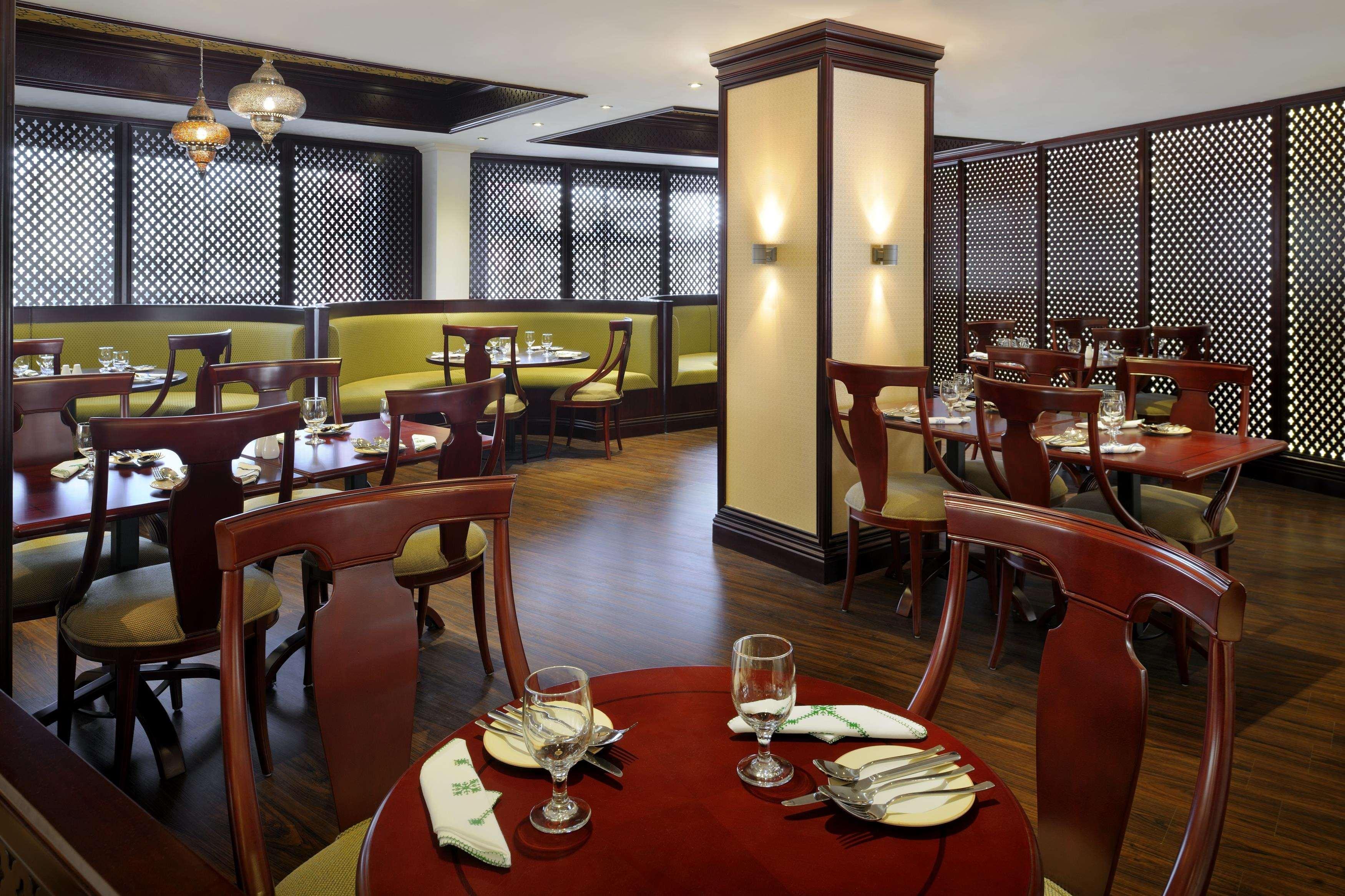 מנאמה Al Safir Hotel מסעדה תמונה